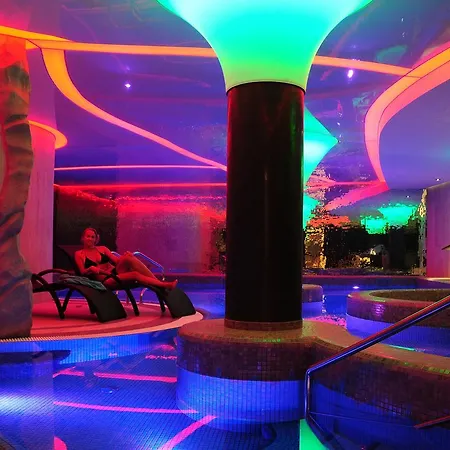 雅库斯策运动酒店及spa 3* 斯克拉斯卡波伦巴