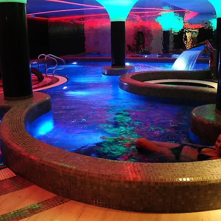雅库斯策运动酒店及spa 3* 斯克拉斯卡波伦巴