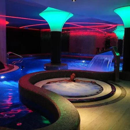 雅库斯策运动酒店及spa 斯克拉斯卡波伦巴