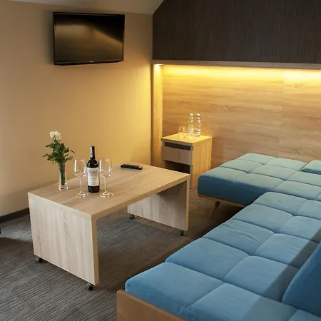 雅库斯策运动酒店及spa 酒店