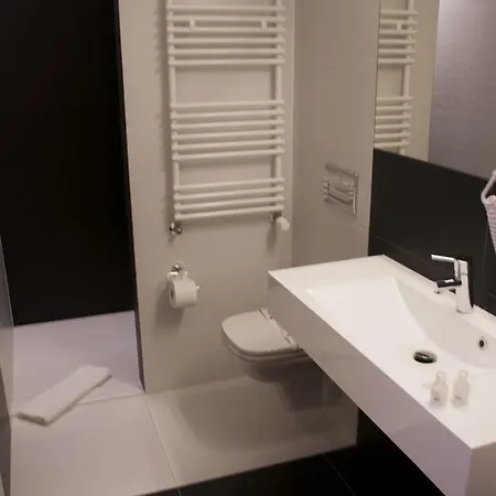 雅库斯策运动酒店及spa 3*