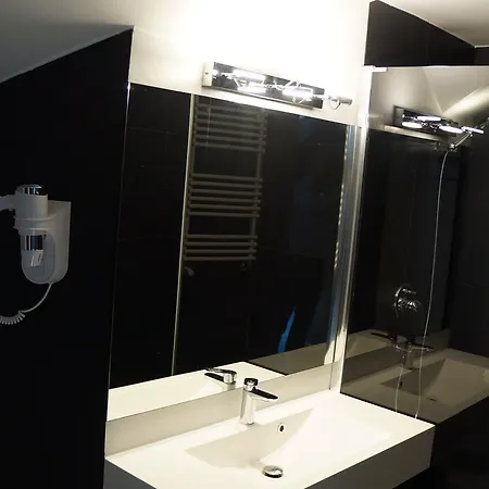 雅库斯策运动酒店及spa 酒店 斯克拉斯卡波伦巴